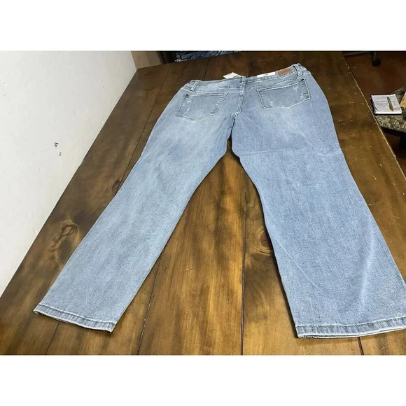 Judy Blue Boyfriend Fit Distressed Light Wash Jeans Size 16W JB82281 JS MD - Picture 2 of 12